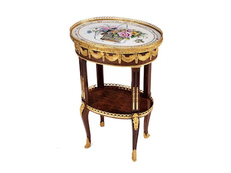 Louis XVI-Tischchen mit fein staffierter Porzellanplatte